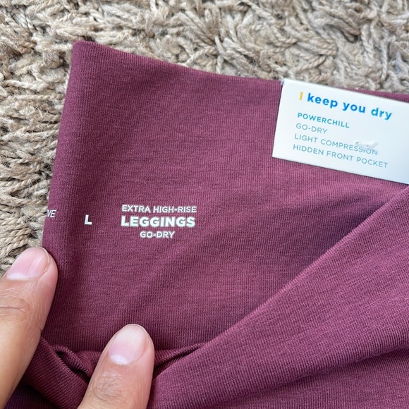 Old Navy women’s maroon leggings. Large - Picture 3 of 4